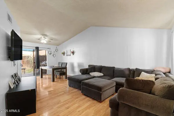3004 W IRMA Lane, Phoenix, AZ 85027