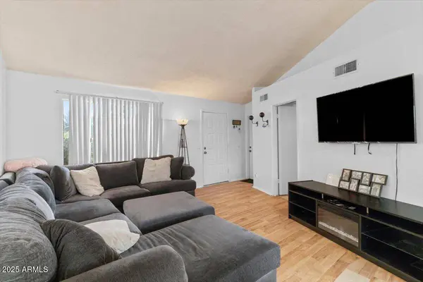 3004 W IRMA Lane, Phoenix, AZ 85027