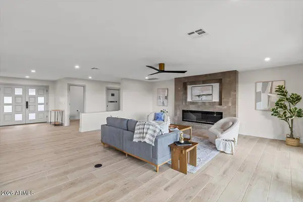 15615 N 8TH Place, Phoenix, AZ 85022