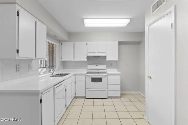 11007 W THUNDERBIRD Boulevard, Sun City, AZ 85351