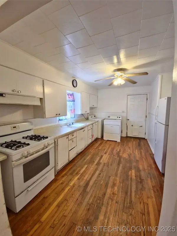 616 E Cherry ST, Cushing, OK 74023