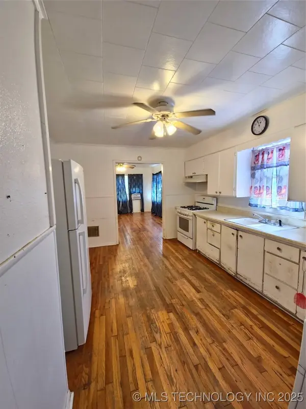 616 E Cherry ST, Cushing, OK 74023