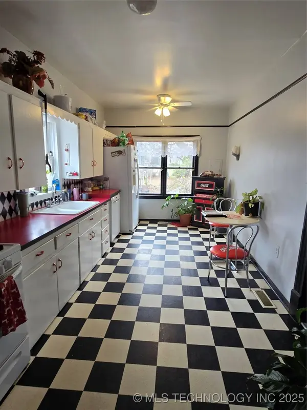 1308 SE 7th ST N, Wagoner, OK 74467