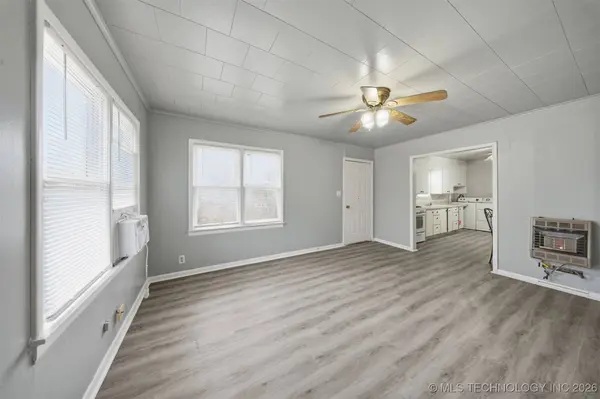616 E Cherry ST, Cushing, OK 74023