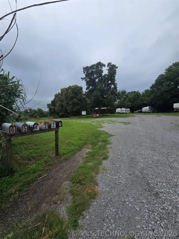 2600 S Norfolk RD, Yale, OK 74023