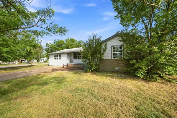 1408 E Cherry ST E, Cushing, OK 74023
