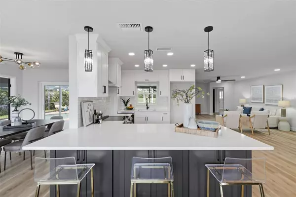 7000 GREENBRIER DR, Seminole, FL 33777