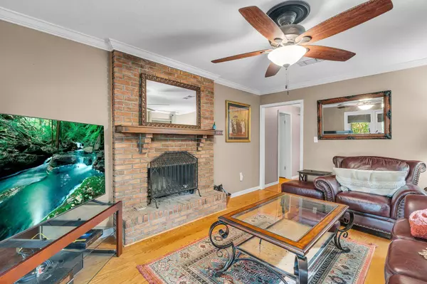 34 Hickory Knl, Hattiesburg, MS 39402