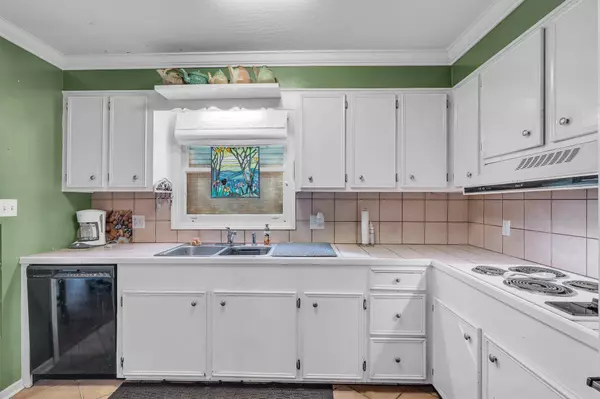 34 Hickory Knl, Hattiesburg, MS 39402