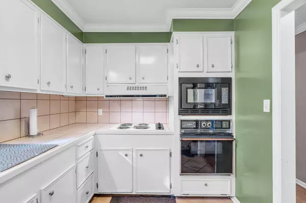 34 Hickory Knl, Hattiesburg, MS 39402