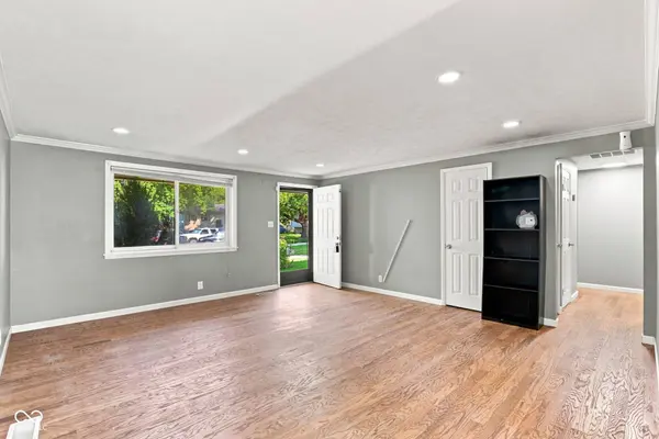 6107 Monarch CIR, Indianapolis, IN 46224
