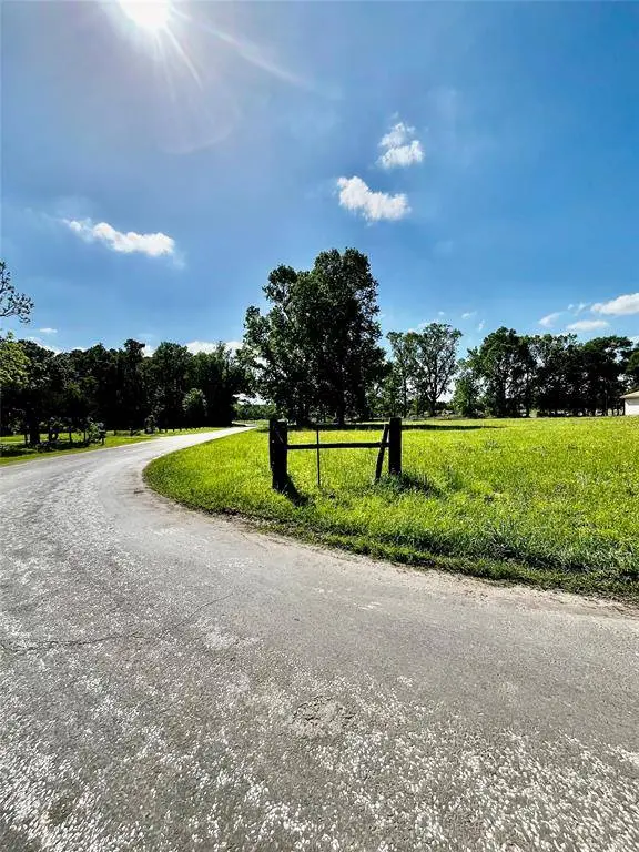 205 County Road 2271, Cleveland, TX 77327