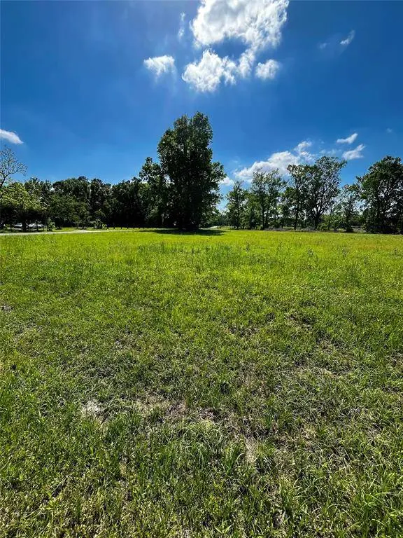 205 County Road 2271, Cleveland, TX 77327