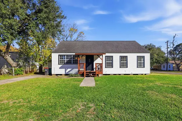 510 E Republic AVE, Baytown, TX 77520