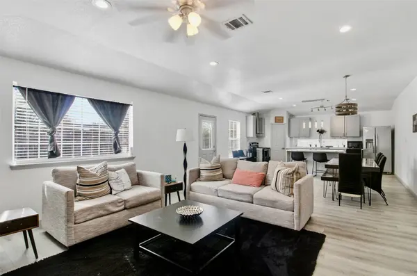 12410 Drifting Winds DR, Houston, TX 77044