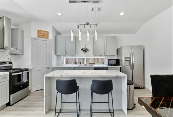 12410 Drifting Winds DR, Houston, TX 77044