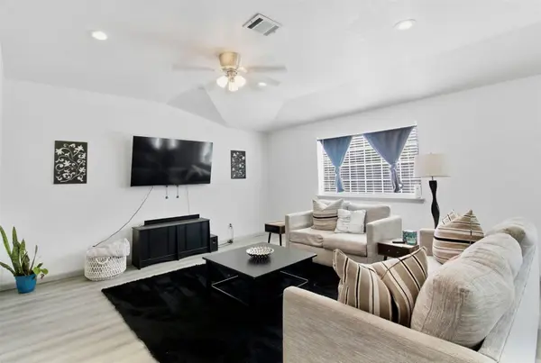 12410 Drifting Winds DR, Houston, TX 77044