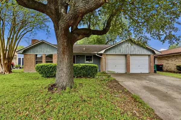 4002 Montego DR, Baytown, TX 77521