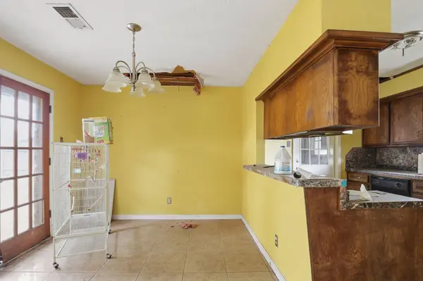 4002 Montego DR, Baytown, TX 77521