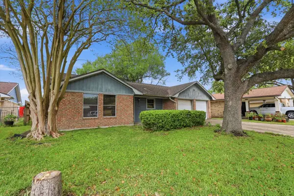 4002 Montego DR, Baytown, TX 77521