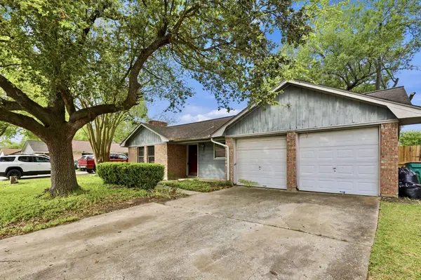 4002 Montego DR, Baytown, TX 77521