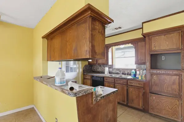 4002 Montego DR, Baytown, TX 77521