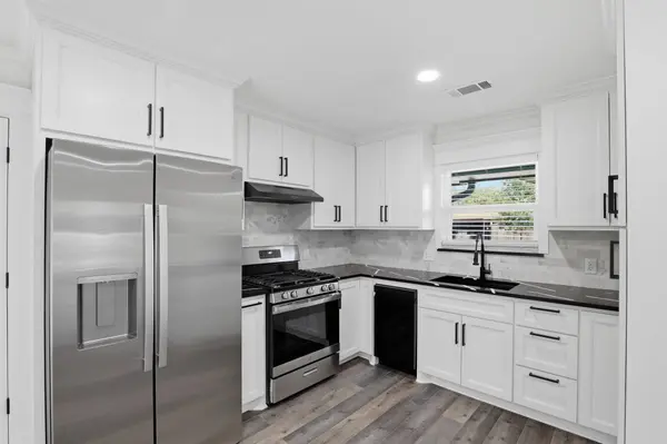 4002 Montego DR, Baytown, TX 77521