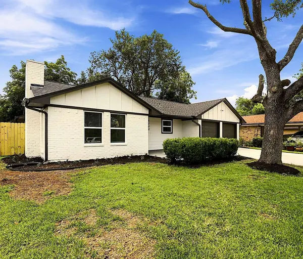 4002 Montego DR, Baytown, TX 77521