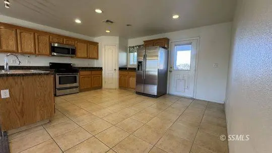 1112 W Willow AVE, Ridgecrest, CA 93555