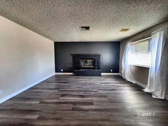 625 Lakeview CT, Ridgecrest, CA 93555