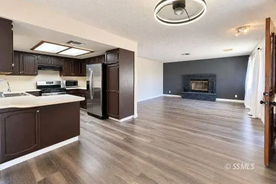 625 Lakeview CT, Ridgecrest, CA 93555