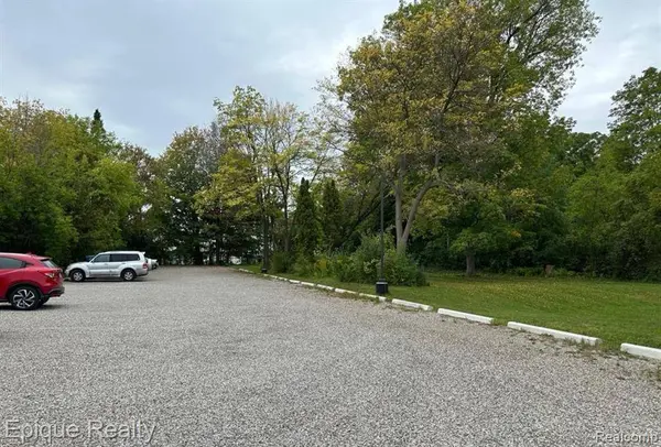 4086 Davison Road, Burton, MI 48509