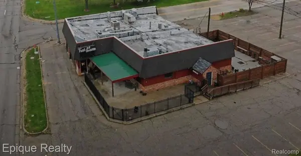 1090 Rochester RD, Troy, MI 48083