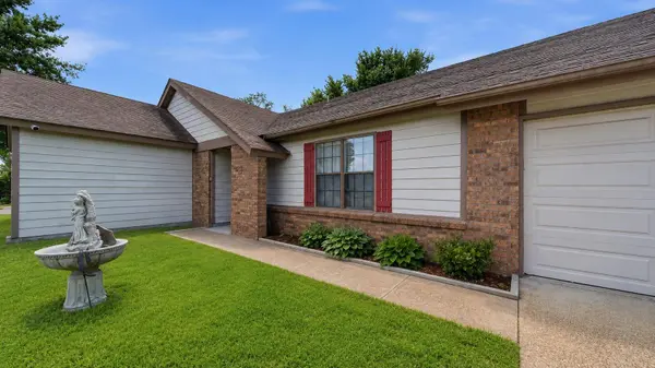 7303 HILLSHIRE DR, Memphis, TN 38133