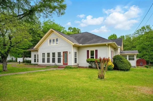 426 College ST E, Bowdon, GA 30108