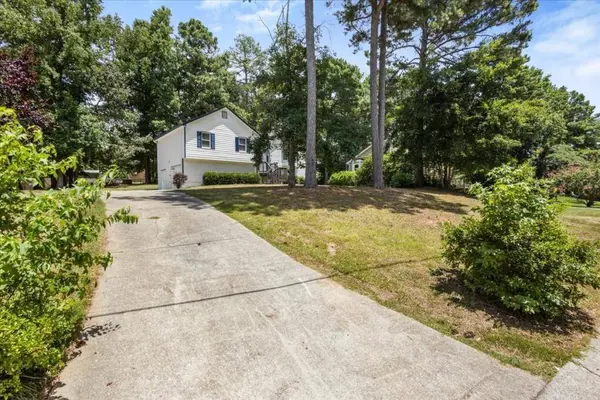 624 Silverthorne CIR, Douglasville, GA 30134