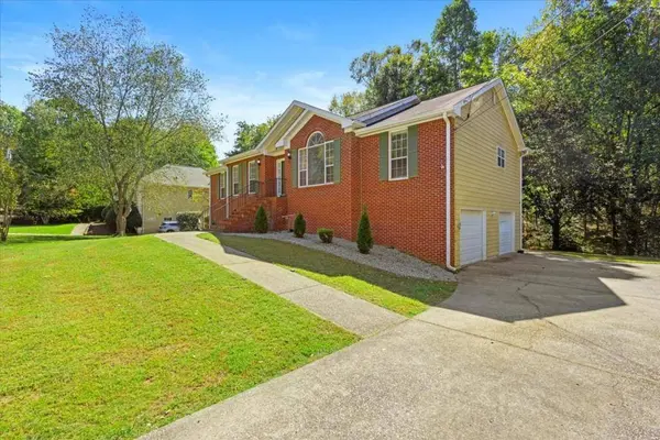2071 Oakcreek DR, Lithia Springs, GA 30122