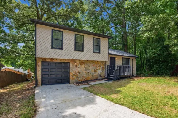 600 Maple DR, Stone Mountain, GA 30083