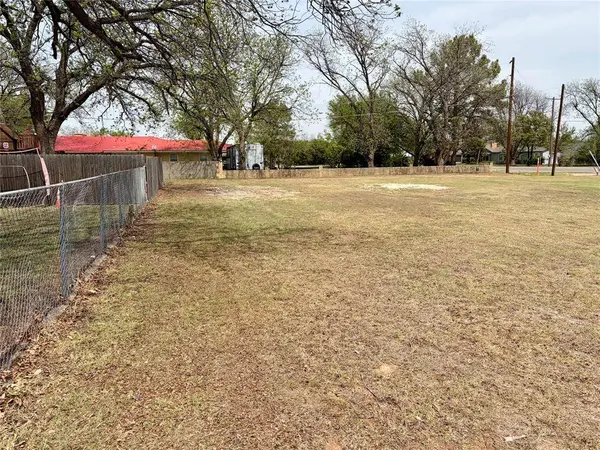 1419 Landon Street, Stamford, TX 79553