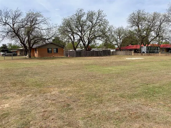 1419 Landon Street, Stamford, TX 79553