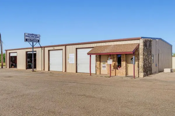1805 N Swenson Street, Stamford, TX 79553