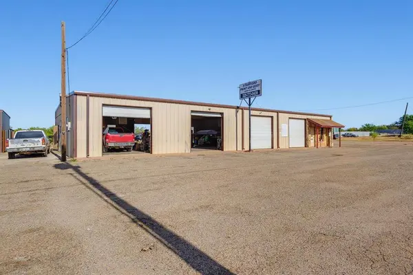 1805 N Swenson Street, Stamford, TX 79553