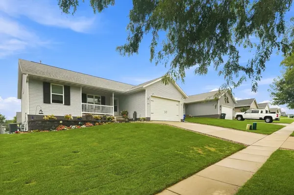 6613 Ohio St SW, Cedar Rapids, IA 52404-5440