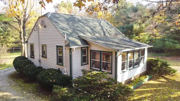 10446 N 42nd Street, Hickory Corners, MI 49060