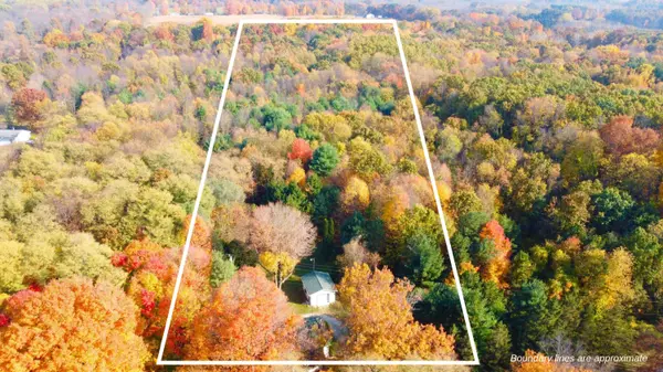 10446 N 42nd Street, Hickory Corners, MI 49060
