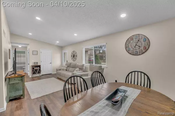 335 DELAWARE Road, Northfield Twp, MI 48189