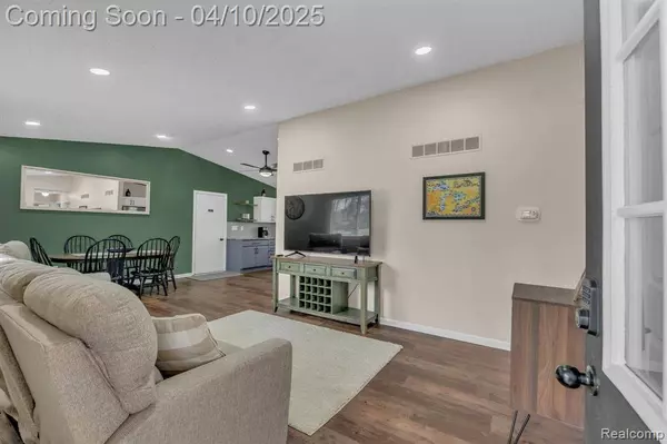 335 DELAWARE Road, Northfield Twp, MI 48189