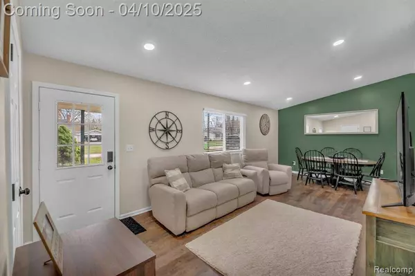 335 DELAWARE Road, Northfield Twp, MI 48189