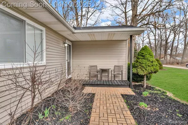 335 DELAWARE Road, Northfield Twp, MI 48189