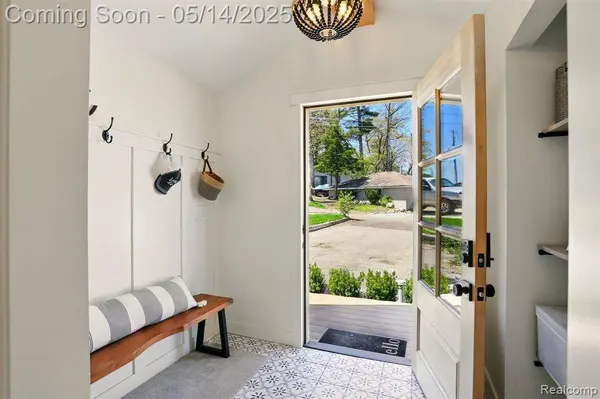 807 PINE TREE Road W, Orion Twp, MI 48362